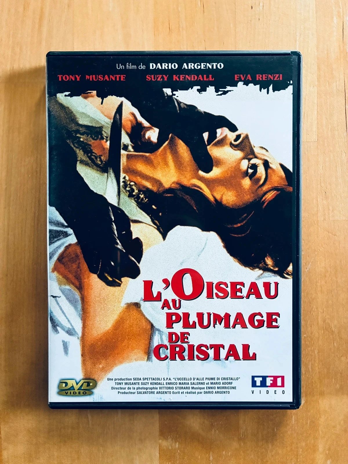 DVD L’oiseau au plumage de cristal de Dario Argento.